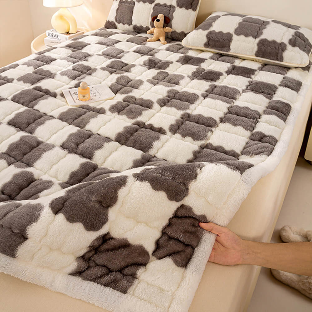 Warm Checkerboard Plush Mattress Topper and Pillowcase