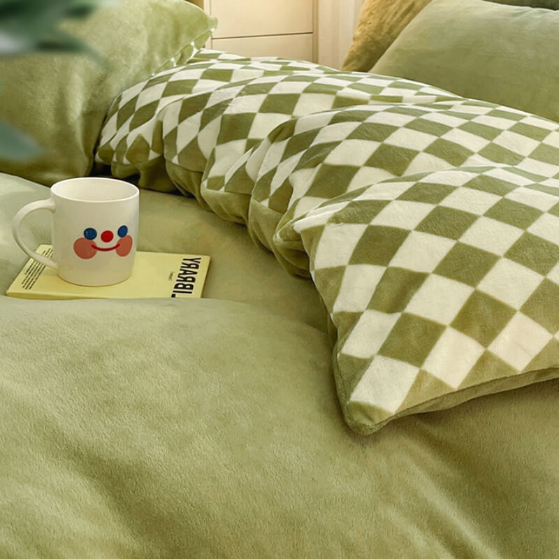 Warm Plush Plaid Skin-Friendly Soft Bed Sheet Set